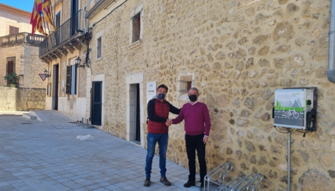 Portada PUNT DE CÀRREGA DE BICICLETES ELÈCTRIQUES