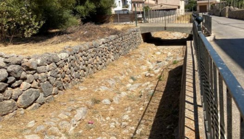 Portada Continua avançant la tramitació del Projecte de Retirada de la canonada d'aigües residuals del Torrent de Sa Mosquera de Caimari