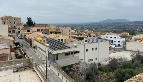 Portada Instal·lació de plaques solars per abastir la comunitat energètica