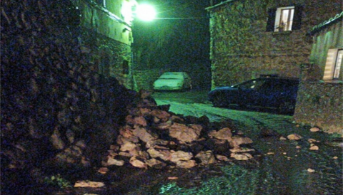 Portada Cau un mur del Carrer Binibona de Caimari