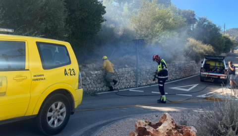 Portada Avui s'ha declarat un incendi a la zona del cementeri
