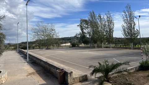 Portada S'adjudica el contracte menor d'obres gespa artificial al Poliesportiu Ses Deveres de Caimari