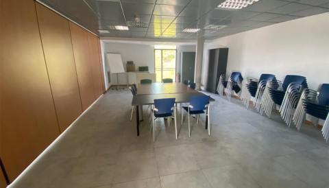 Portada Renovació del trespol de les aules de formació d'Es Centre