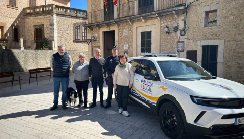 Portada Incorporat un cotxe elèctric pel servei de la Policia Local