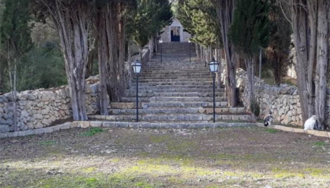 Portada Licitació de la instal·lació elèctrica i canvi de lluminàries del cementeri municipal de Biniamar