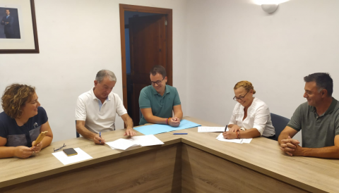 Portada Es signa el contracte entre l'Ajuntament i la nova adjudicatària del Bar-Restaurant del Poliesportiu de Selva